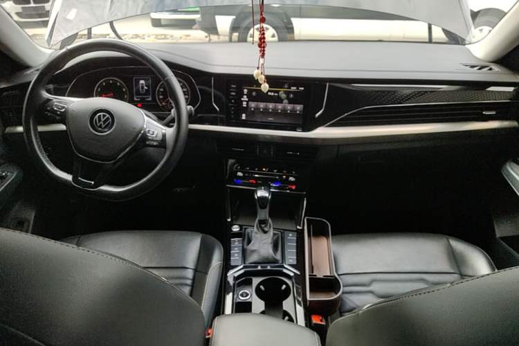 Used Volkswagen Passat 2020 330TSI Elite Edition China VI Center Console