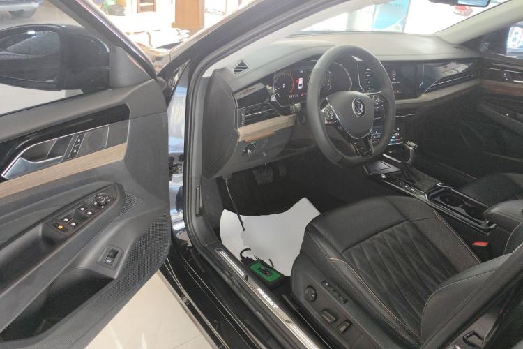 Used Volkswagen Passat 2020 Revised Version 330TSI Luxury Edition China VI Standard Driver Seat