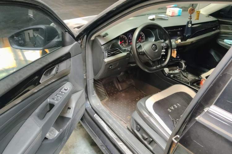 Used Volkswagen Passat 2020 Facelift 330TSI Elite Edition China VI Standard Driver Seat