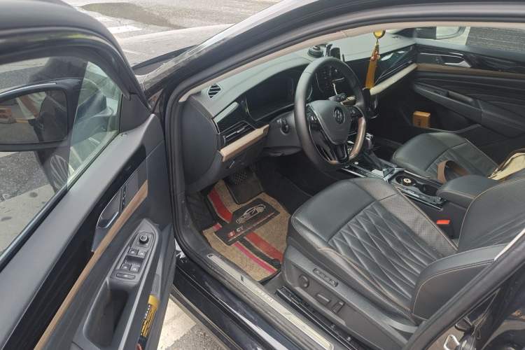 Used Volkswagen Passat 2020 380TSI Prestige Edition China VI Standard Driver Seat