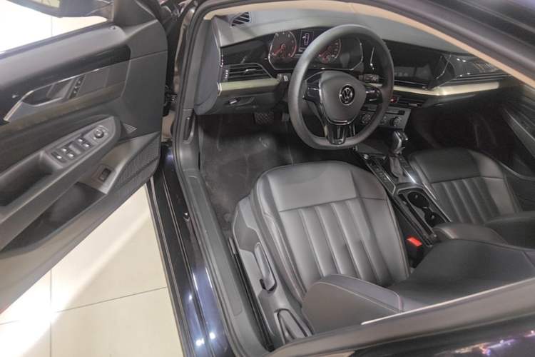 Used Volkswagen Passat 2020 Revised Version 280TSI Business Edition China VI Standard Driver Seat