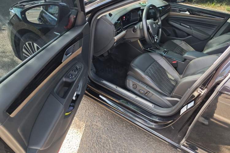 Used Volkswagen Passat 2020 330TSI Luxury Edition China VI Driver Seat