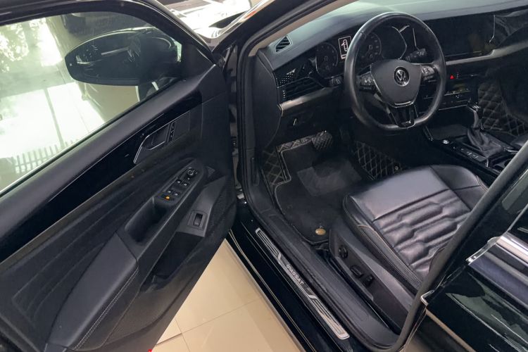 Used Volkswagen Passat 2020 Facelift 330TSI Elite Edition China VI Standard Driver Seat