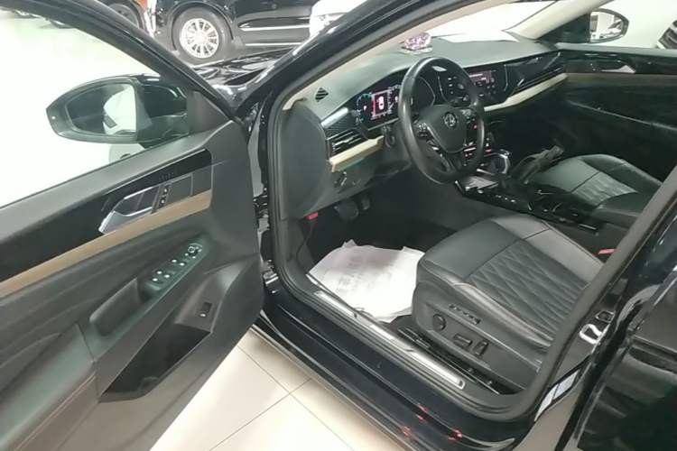Used Volkswagen Passat 2020 330TSI Luxury Edition China VI Driver Seat