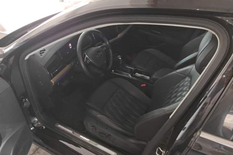 Used Volkswagen Passat 2020 330TSI Luxury Edition China VI Driver Seat