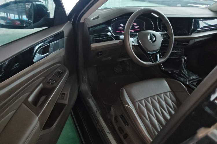 Used Volkswagen Passat 2020 Revised Version 330TSI Luxury Edition China VI Standard Driver Seat