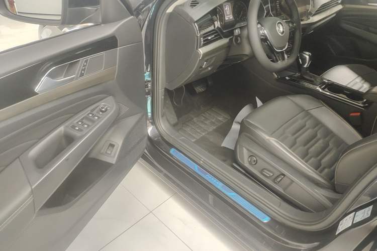 Used Volkswagen Passat 2020 330TSI Elite Edition China VI Driver Seat