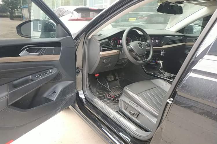 Used Volkswagen Passat 2020 Revised Version 330TSI Luxury Edition China VI Standard Driver Seat