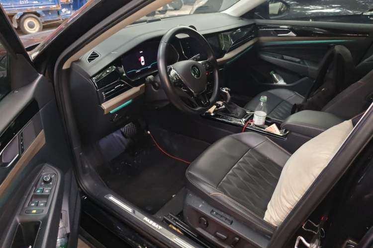 Used Volkswagen Passat 2020 Revised Version 330TSI Luxury Edition China VI Standard Driver Seat