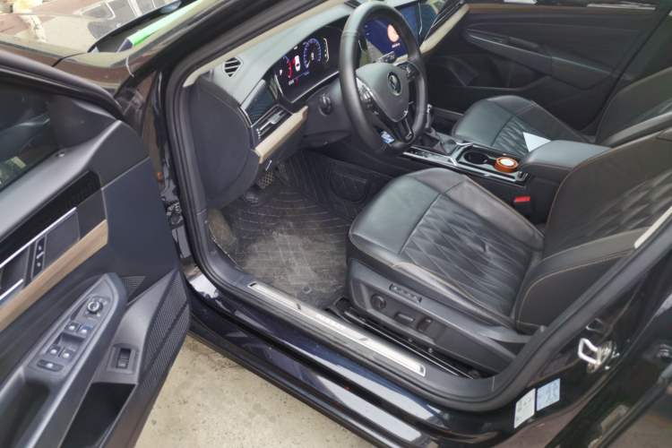 Used Volkswagen Passat 2020 Revised Version 330TSI Luxury Edition China VI Standard Driver Seat