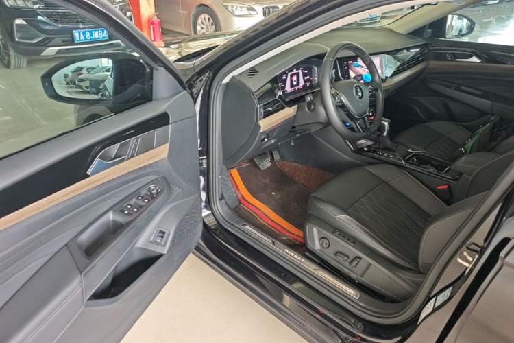 Used Volkswagen Passat 2020 Revised Version 330TSI Luxury Edition China VI Standard Driver Seat
