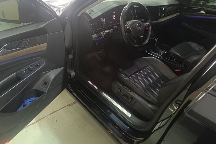 Used Volkswagen Passat 2020 Facelift 330TSI Prestige Edition China VI Standard Driver Seat