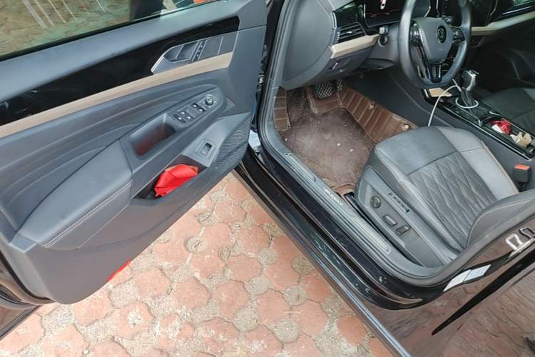 Used Volkswagen Passat 2020 Revised Version 330TSI Luxury Edition China VI Standard Driver Seat