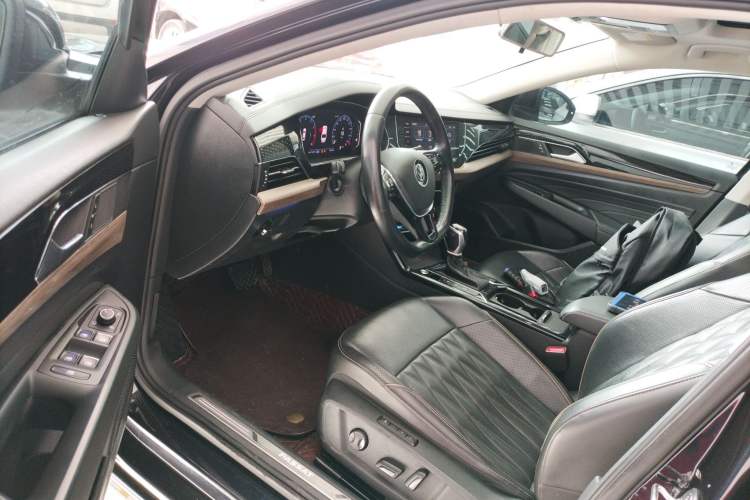 Used Volkswagen Passat 2020 330TSI Luxury Edition China VI Driver Seat