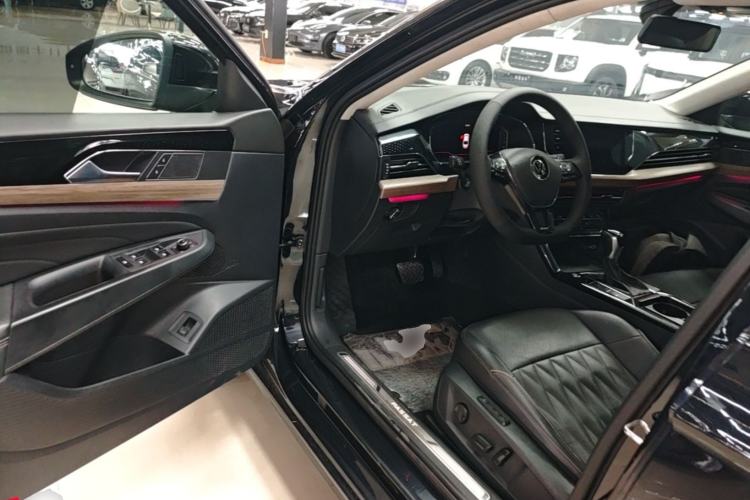 Used Volkswagen Passat 2020 Revised Version 330TSI Luxury Edition China VI Standard Driver Seat