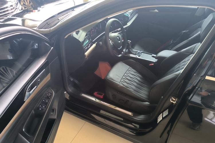 Used Volkswagen Passat 2020 Revised Version 330TSI Luxury Edition China VI Standard Driver Seat