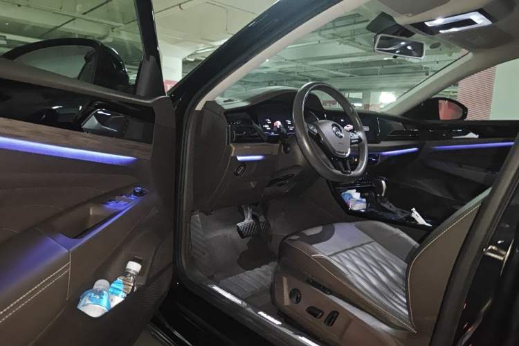 Used Volkswagen Passat 2020 330TSI Luxury Edition China VI Driver Seat