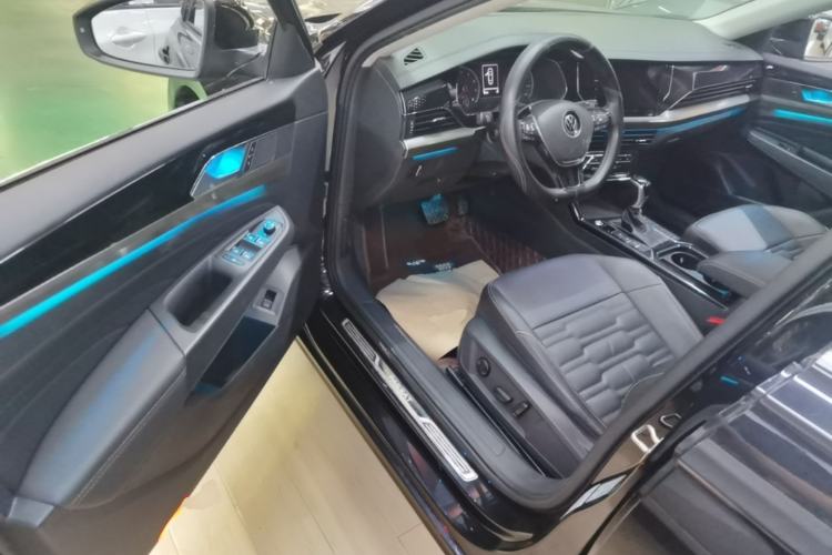 Used Volkswagen Passat 2020 Facelift 330TSI Elite Edition China VI Standard Driver Seat