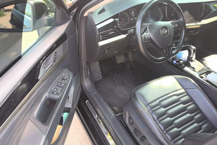 Used Volkswagen Passat 2020 330TSI Elite Edition China VI Driver Seat