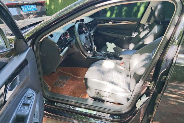 Used Volkswagen Passat 2020 330TSI Elite Edition China VI Driver Seat
