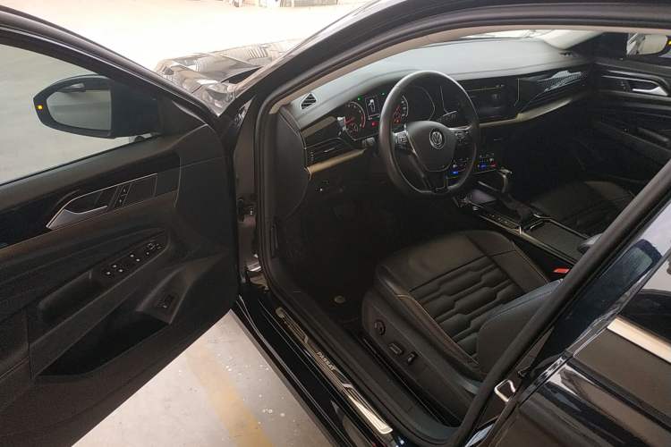 Used Volkswagen Passat 2020 280TSI Elite Edition China VI Standard Driver Seat