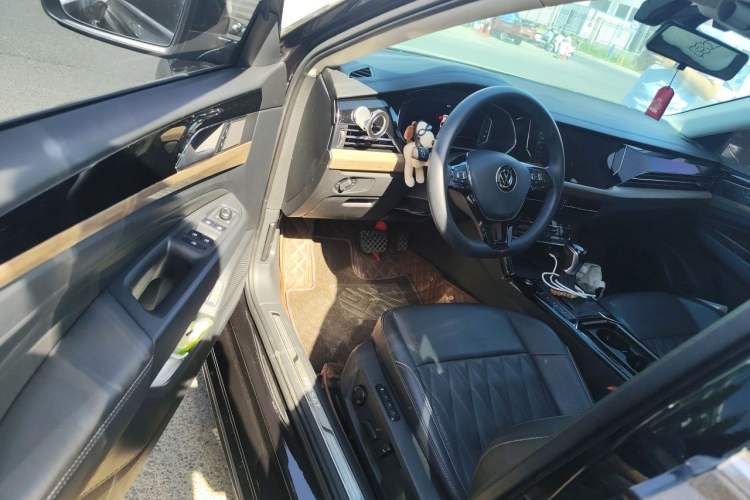 Used Volkswagen Passat 2020 Revised Version 330TSI Luxury Edition China VI Standard Driver Seat