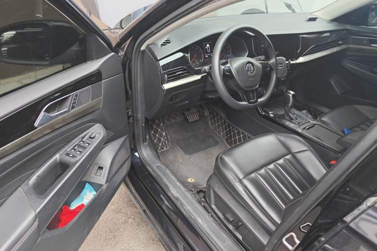 Used Volkswagen Passat 2020 Revised Version 280TSI Business Edition China VI Standard Driver Seat