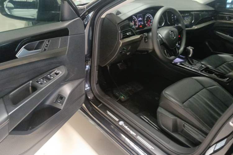 Used Volkswagen Passat 2020 Revised Version 280TSI Business Edition China VI Standard Driver Seat
