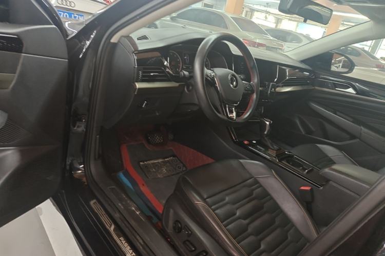 Used Volkswagen Passat 2020 Facelift 330TSI Elite Edition China VI Standard Driver Seat