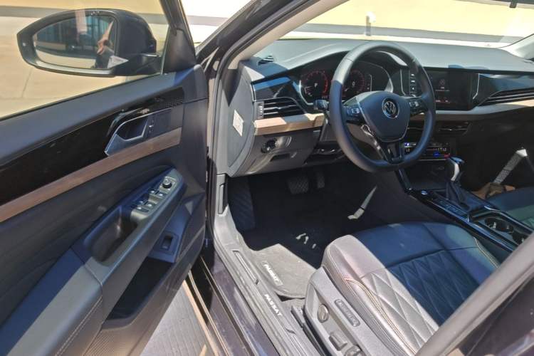 Used Volkswagen Passat 2020 Revised Version 330TSI Luxury Edition China VI Standard Driver Seat
