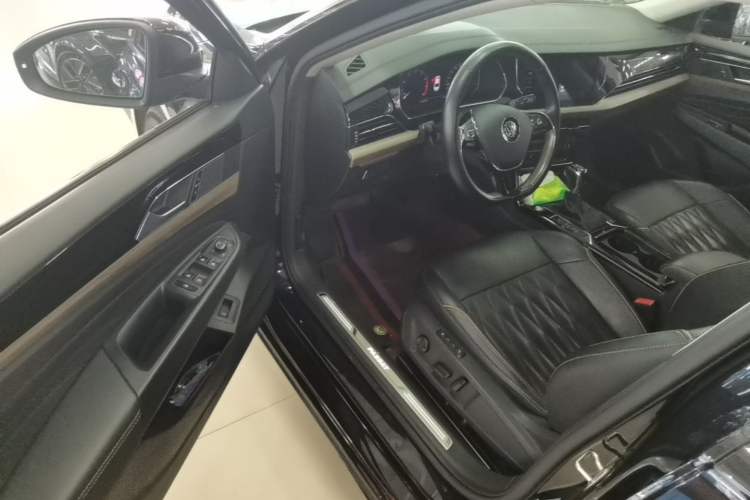 Used Volkswagen Passat 2020 330TSI Prestige Edition China VI Standard Driver Seat