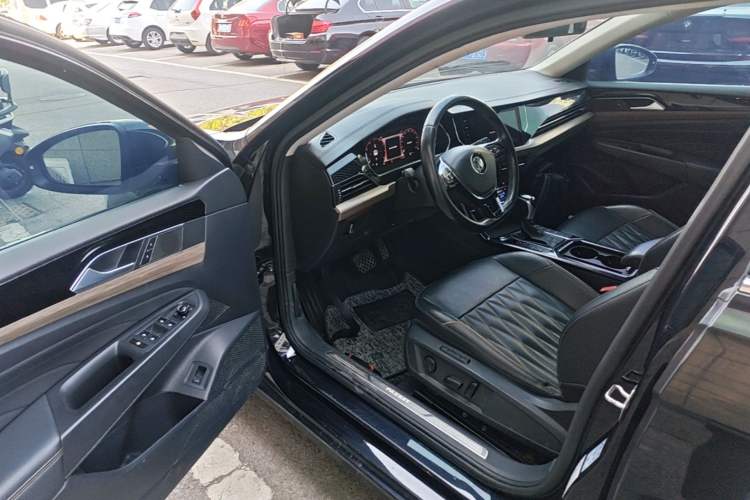 Used Volkswagen Passat 2020 330TSI Luxury Edition China VI Driver Seat