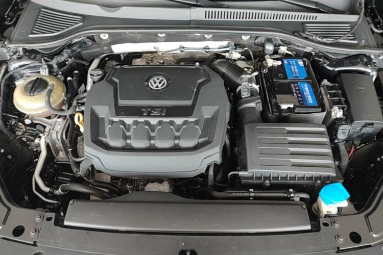 Used Volkswagen Passat 2020 330TSI Elite Edition China VI Engine Bay
