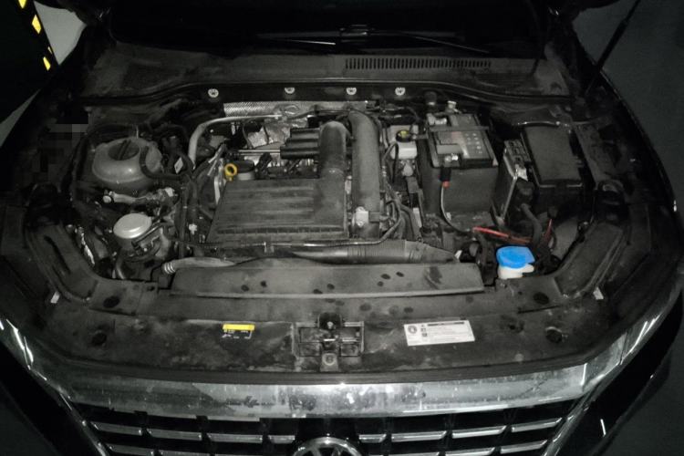 Used Volkswagen Passat 2020 280TSI Business Edition China VI Standard Engine Bay