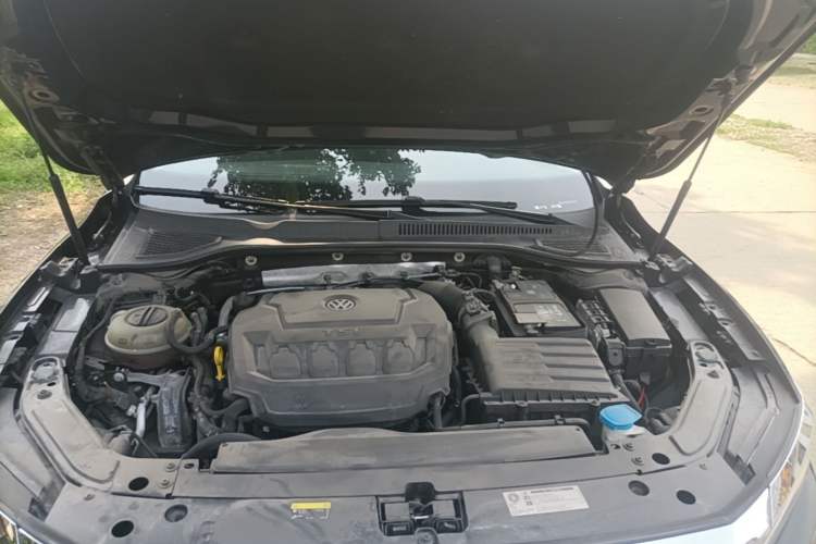 Used Volkswagen Passat 2020 330TSI Luxury Edition China VI Engine Bay