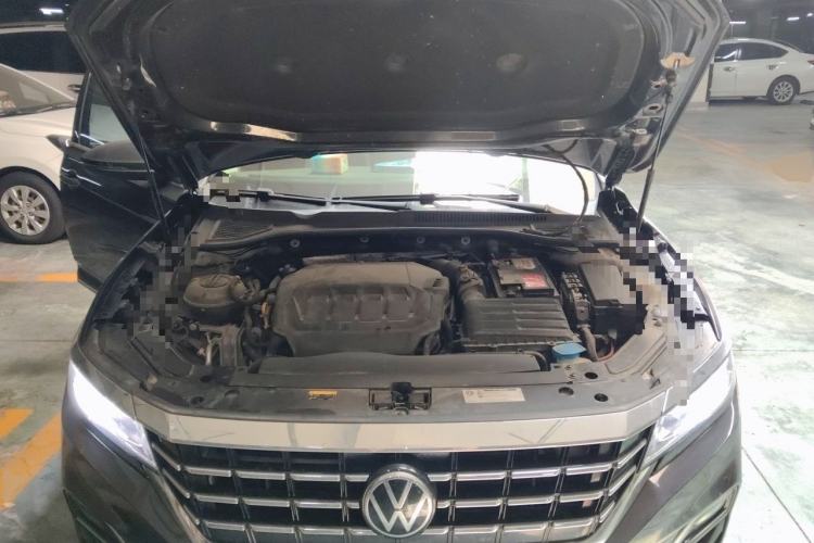 Used Volkswagen Passat 2020 Facelift 330TSI Elite Edition China VI Standard Engine Bay