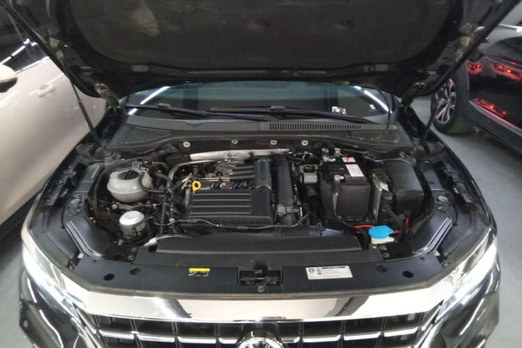 Used Volkswagen Passat 2020 Revised Version 280TSI Business Edition China VI Standard Engine Bay