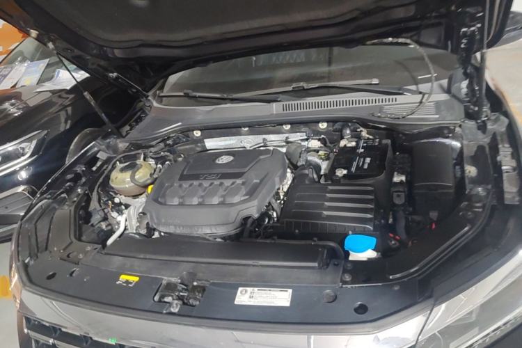 Used Volkswagen Passat 2020 330TSI Luxury Edition China VI Engine Bay