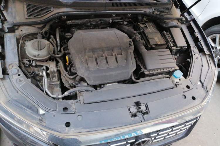 Used Volkswagen Passat 2020 Facelift 330TSI Elite Edition China VI Standard Engine Bay