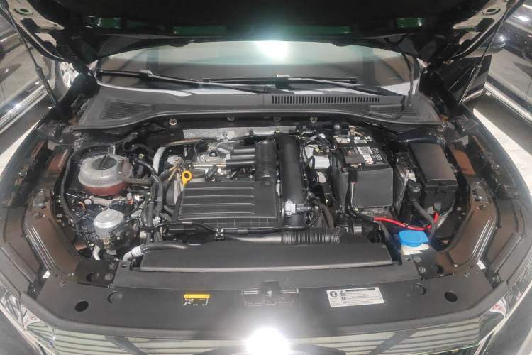 Used Volkswagen Passat 2020 Revised Version 280TSI Business Edition China VI Standard Engine Bay