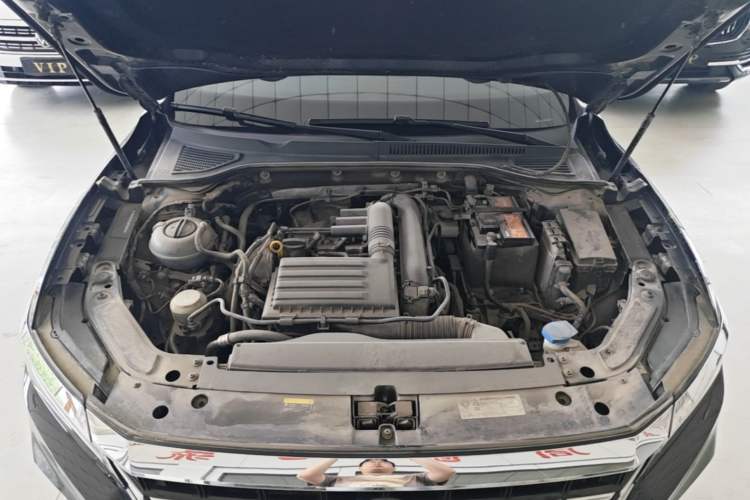 Used Volkswagen Passat 2020 280TSI Elite Edition China VI Standard Engine Bay
