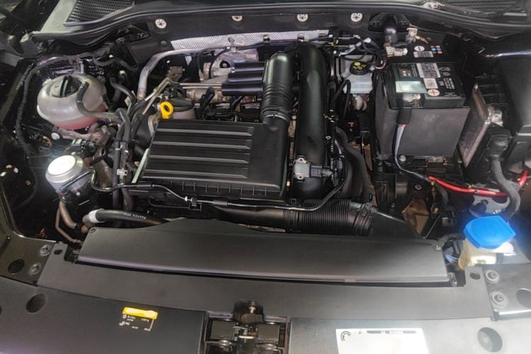 Used Volkswagen Passat 2020 Revised Version 280TSI Business Edition China VI Standard Engine Bay