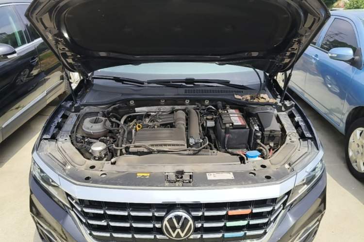 Used Volkswagen Passat 2020 Revised Version 280TSI Business Edition China VI Standard Engine Bay