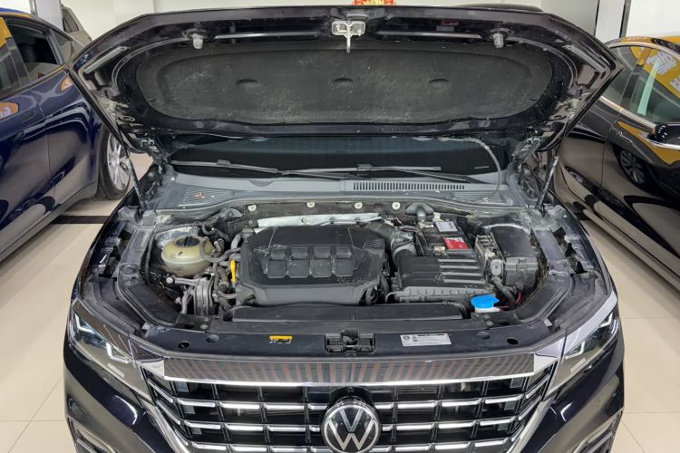 Used Volkswagen Passat 2020 Facelift 330TSI Elite Edition China VI Standard Engine Bay
