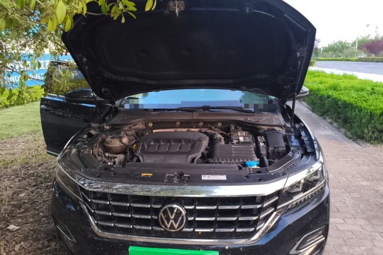 Used Volkswagen Passat 2020 Revised Version 330TSI Luxury Edition China VI Standard Engine Bay