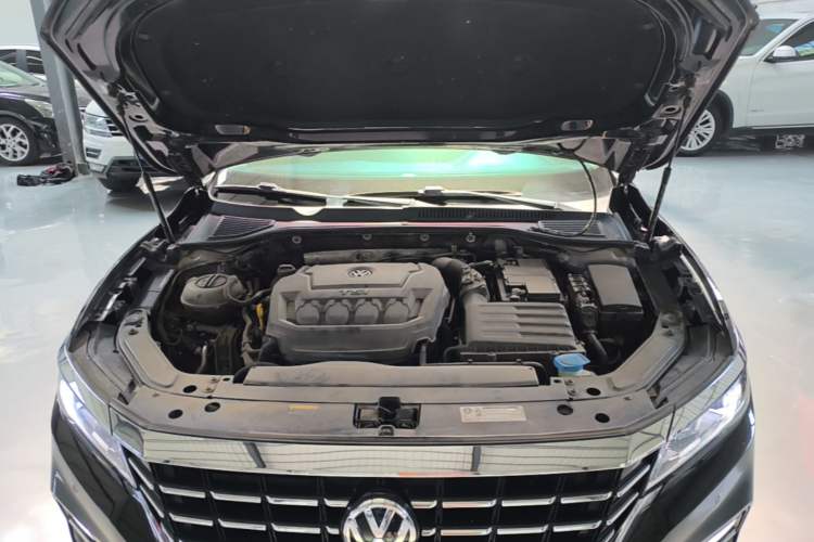 Used Volkswagen Passat 2020 330TSI Elite Edition China VI Engine Bay
