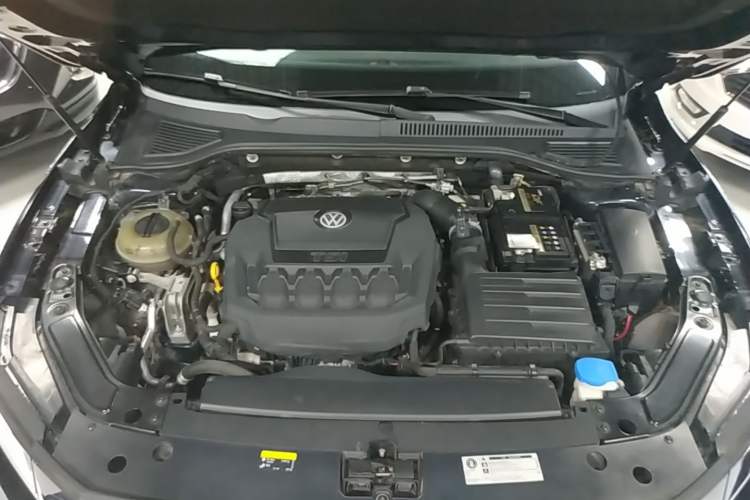 Used Volkswagen Passat 2020 330TSI Luxury Edition China VI Engine Bay