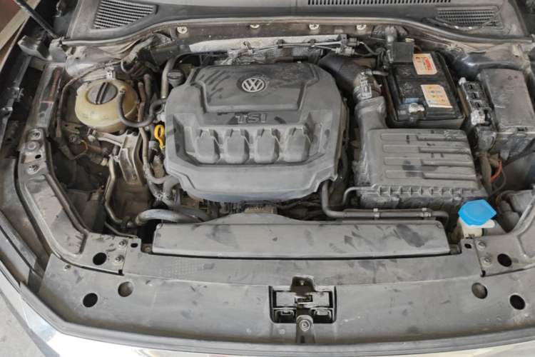 Used Volkswagen Passat 2020 330TSI Luxury Edition China VI Engine Bay