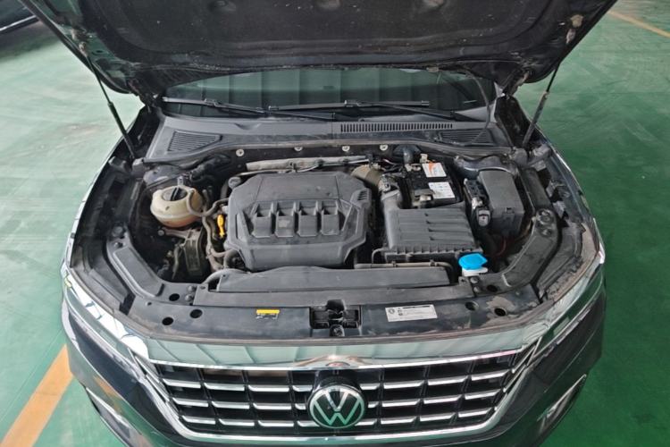Used Volkswagen Passat 2020 Revised Version 330TSI Luxury Edition China VI Standard Engine Bay