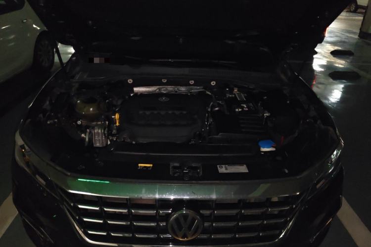Used Volkswagen Passat 2020 330TSI Luxury Edition China VI Engine Bay